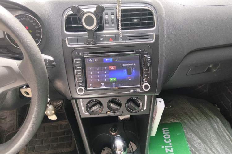 Used Volkswagen Polo 2014 1.6L Automatic Comfort Edition Audio And AC Panel
