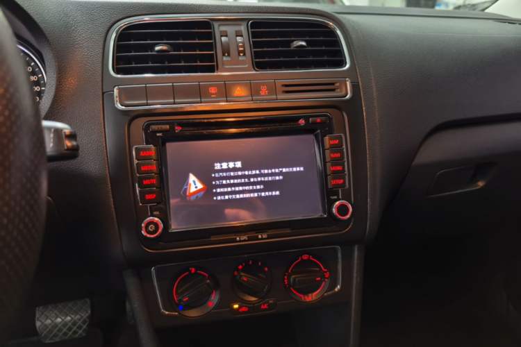 Used Volkswagen Polo 2014 1.6L Automatic Comfort Edition Audio And AC Panel