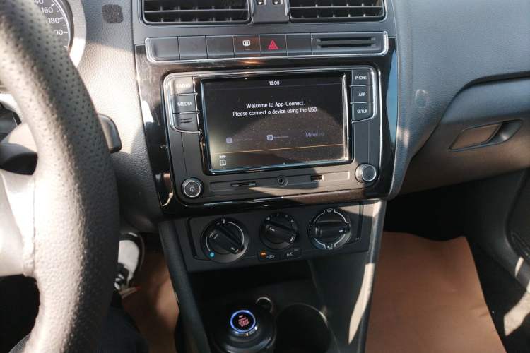 Used Volkswagen Polo 2014 1.4L Manual Fashion Edition Audio And AC Panel