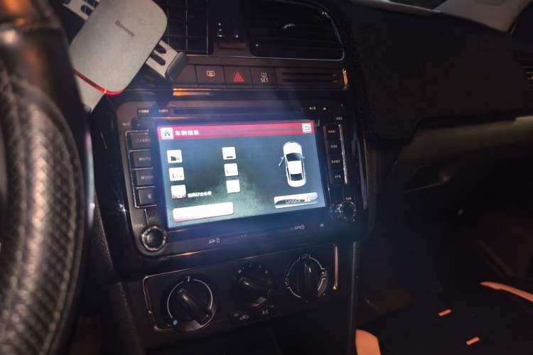 Used Volkswagen Polo 2014 1.6L Manual Comfort Edition Audio And AC Panel