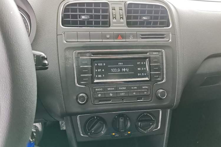 Used Volkswagen Polo 2014 1.4L Automatic Comfort Edition Audio And AC Panel