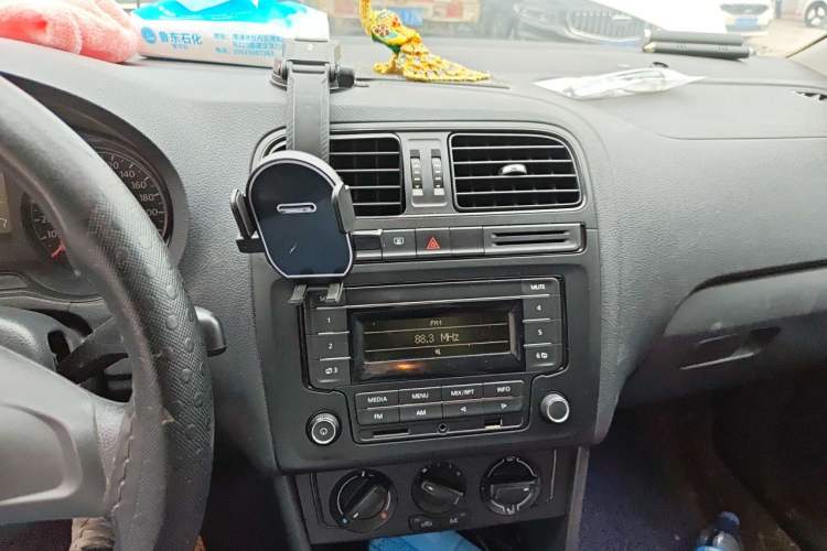 Used Volkswagen Polo 2014 1.4L Manual Fashion Edition Audio And AC Panel