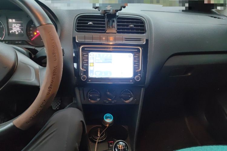 Used Volkswagen Polo 2014 1.4L Manual Fashion Edition Audio And AC Panel