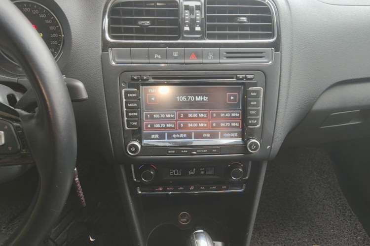Used Volkswagen Polo 2014 1.6L Automatic Luxury Edition Audio And AC Panel