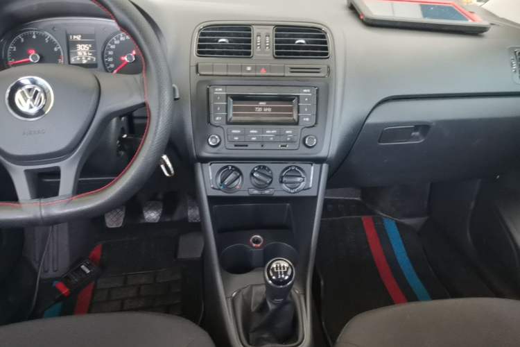 Used Volkswagen Polo 2014 1.4L Manual Fashion Edition Audio And AC Panel