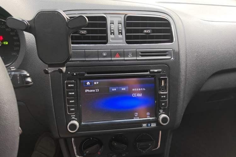 Used Volkswagen Polo 2014 1.4L Automatic Comfort Edition Audio And AC Panel