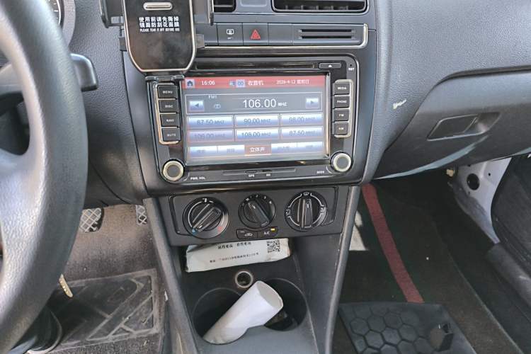 Used Volkswagen Polo 2014 1.4L Manual Fashion Edition Audio And AC Panel