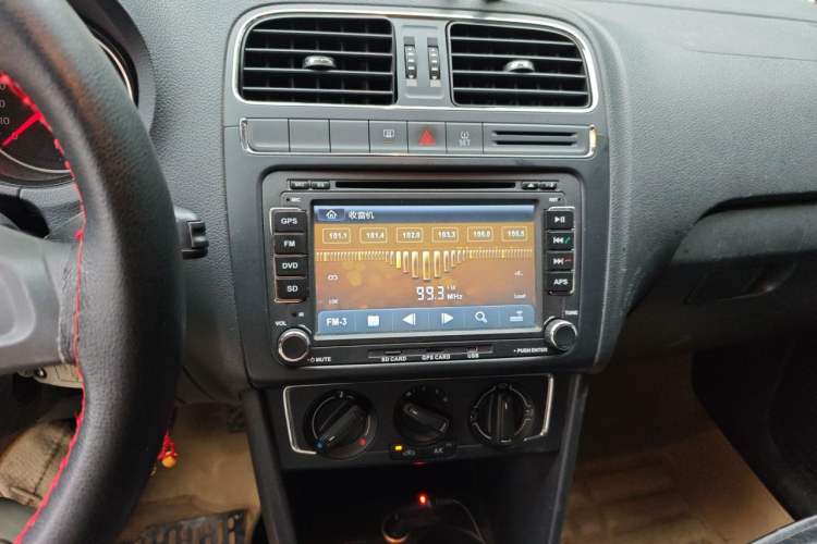 Used Volkswagen Polo 2014 1.4L Manual Comfort Edition Audio And AC Panel