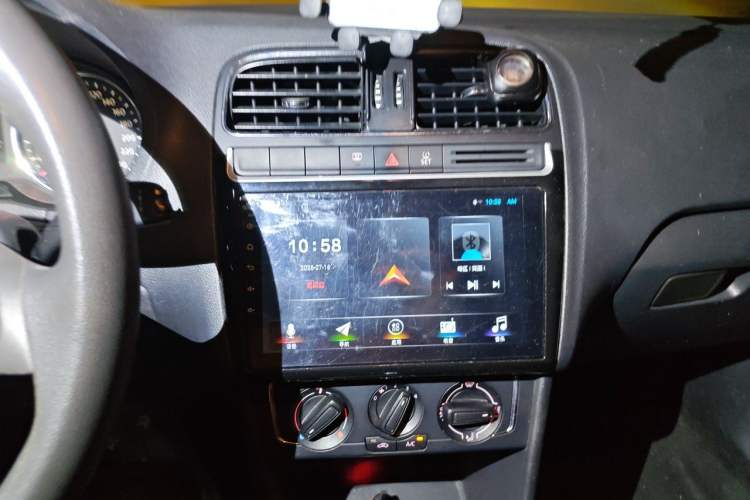 Used Volkswagen Polo 2014 1.4L Automatic Comfort Edition Audio And AC Panel