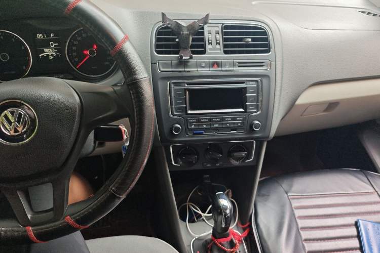 Used Volkswagen Polo 2014 1.6L Automatic Comfort Edition Audio And AC Panel