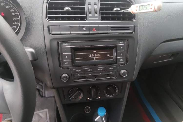 Used Volkswagen Polo 2014 1.4L Manual Fashion Edition Audio And AC Panel