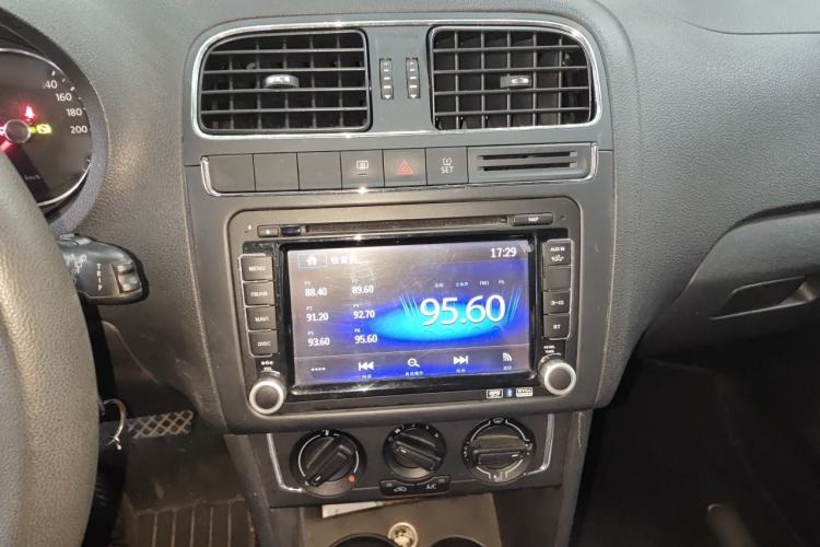Used Volkswagen Polo 2014 1.6L Automatic Comfort Edition Audio And AC Panel