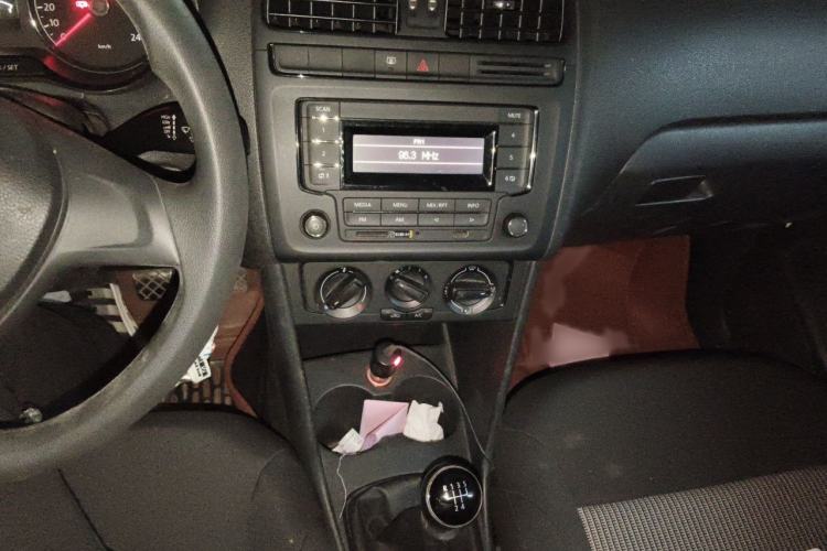 Used Volkswagen Polo 2014 1.4L Manual Fashion Edition Audio And AC Panel