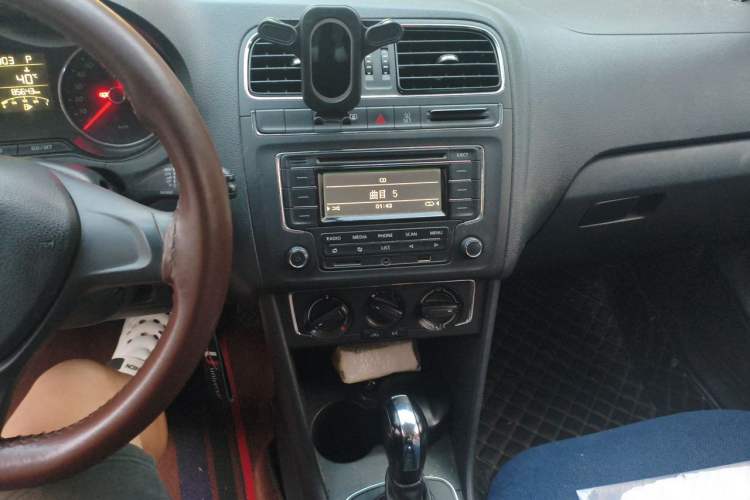 Used Volkswagen Polo 2014 1.4L Automatic Comfort Edition Audio And AC Panel