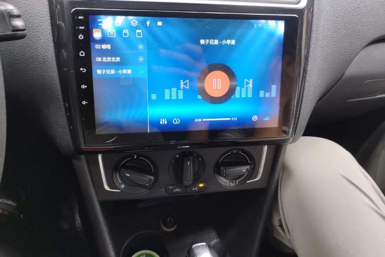 Used Volkswagen Polo 2014 1.6L Automatic Comfort Edition Audio And AC Panel