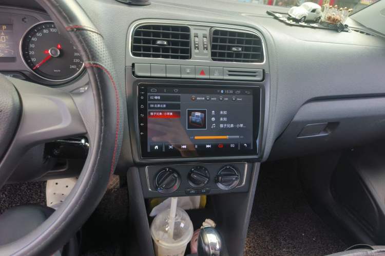 Used Volkswagen Polo 2014 1.4L Automatic Comfort Edition Audio And AC Panel