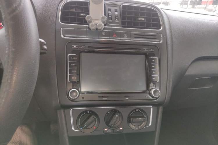 Used Volkswagen Polo 2014 1.6L Automatic Comfort Edition Audio And AC Panel