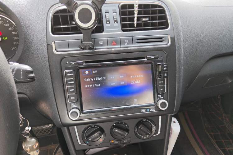 Used Volkswagen Polo 2014 1.6L Automatic Comfort Edition Audio And AC Panel