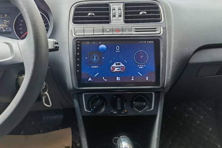 Used Volkswagen Polo 2014 1.4L Automatic Comfort Edition Audio And AC Panel