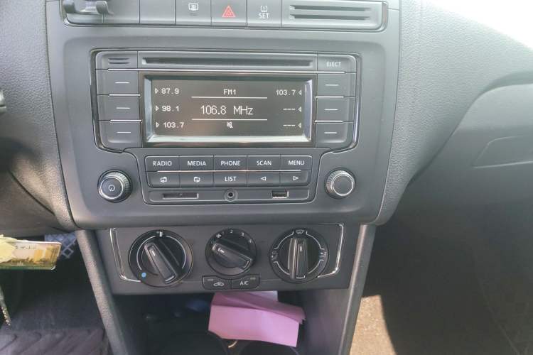 Used Volkswagen Polo 2014 1.4L Manual Comfort Edition Audio And AC Panel
