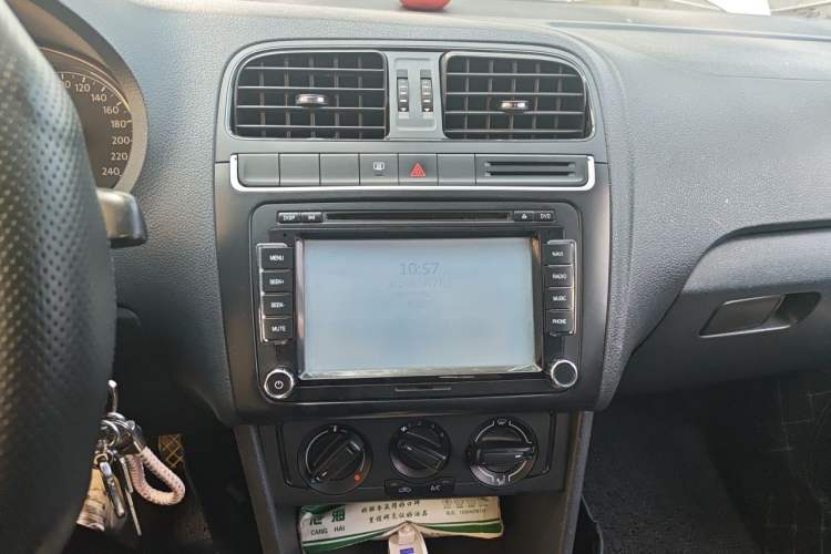 Used Volkswagen Polo 2014 1.4L Manual Fashion Edition Audio And AC Panel