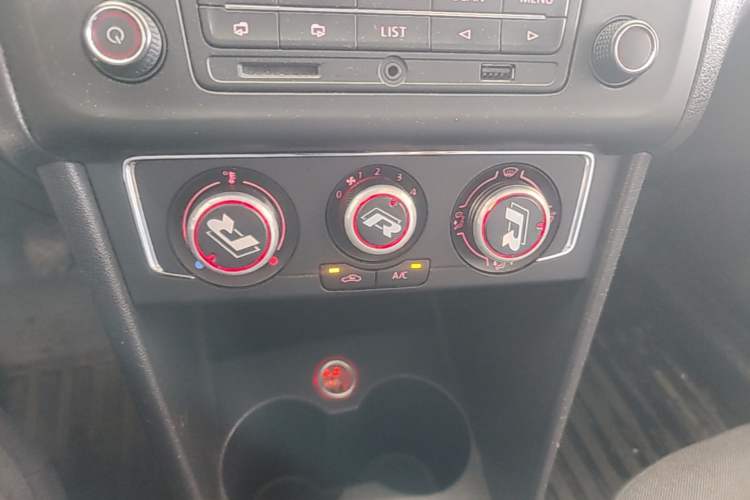 Used Volkswagen Polo 2014 1.6L Manual Comfort Edition Audio And AC Panel