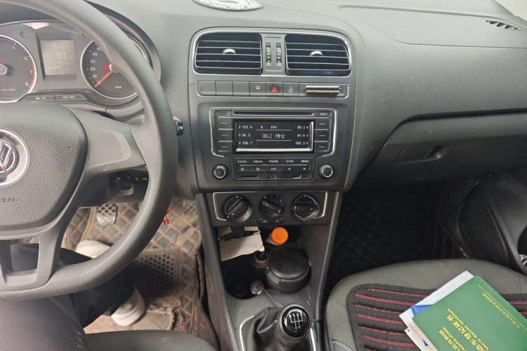Used Volkswagen Polo 2014 1.4L Manual Comfort Edition Audio And AC Panel