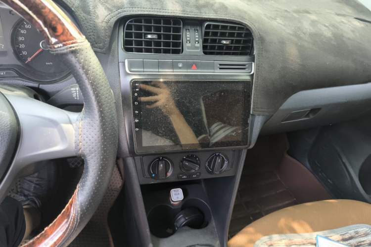 Used Volkswagen Polo 2014 1.4L Manual Fashion Edition Audio And AC Panel