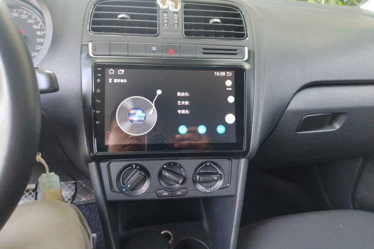 Used Volkswagen Polo 2014 1.4L Manual Fashion Edition Audio And AC Panel