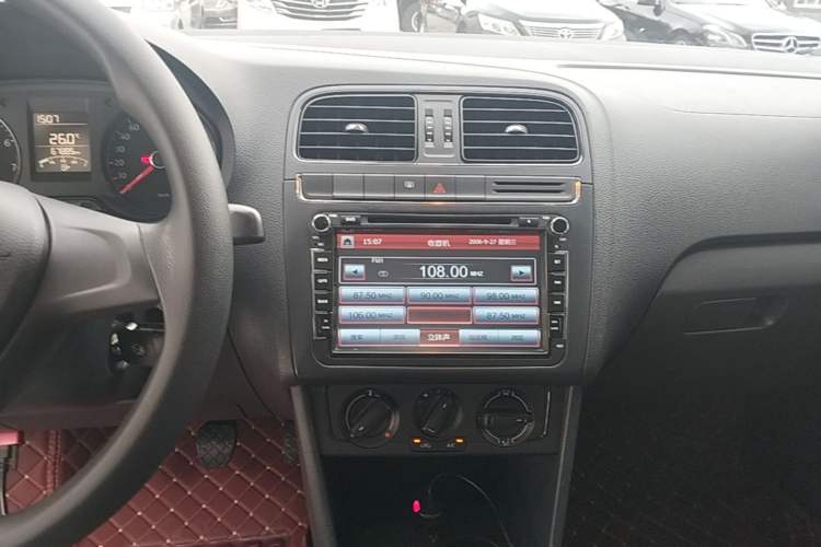 Used Volkswagen Polo 2014 1.4L Manual Fashion Edition Audio And AC Panel