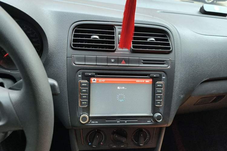 Used Volkswagen Polo 2014 1.4L Manual Fashion Edition Audio And AC Panel