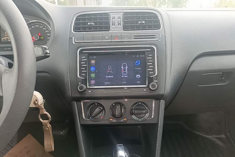 Used Volkswagen Polo 2014 1.4L Automatic Comfort Edition Audio And AC Panel