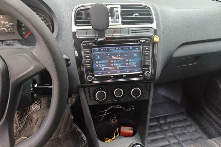 Used Volkswagen Polo 2014 1.4L Manual Fashion Edition Audio And AC Panel
