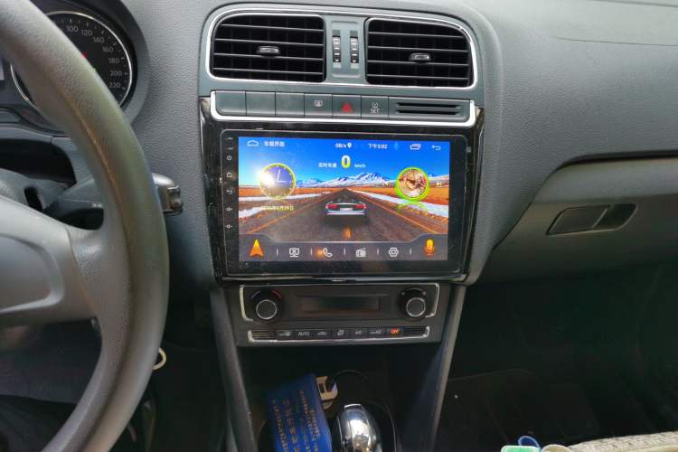 Used Volkswagen Polo 2014 1.6L Automatic Comfort Edition Audio And AC Panel