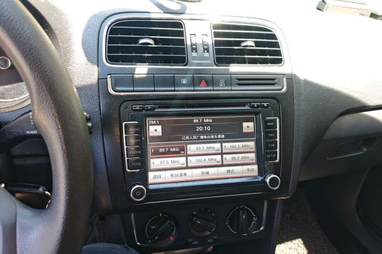 Used Volkswagen Polo 2014 1.6L Automatic Comfort Edition Audio And AC Panel