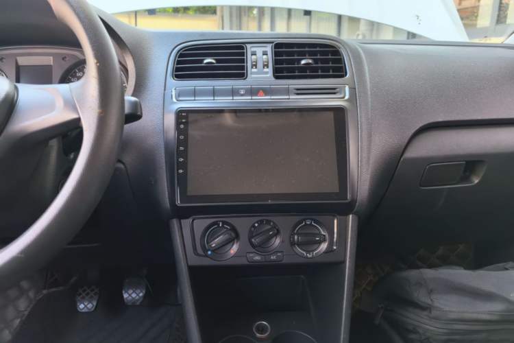 Used Volkswagen Polo 2014 1.4L Manual Fashion Edition Audio And AC Panel