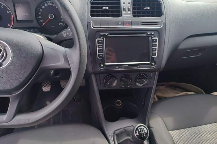 Used Volkswagen Polo 2014 1.4L Manual Fashion Edition Audio And AC Panel