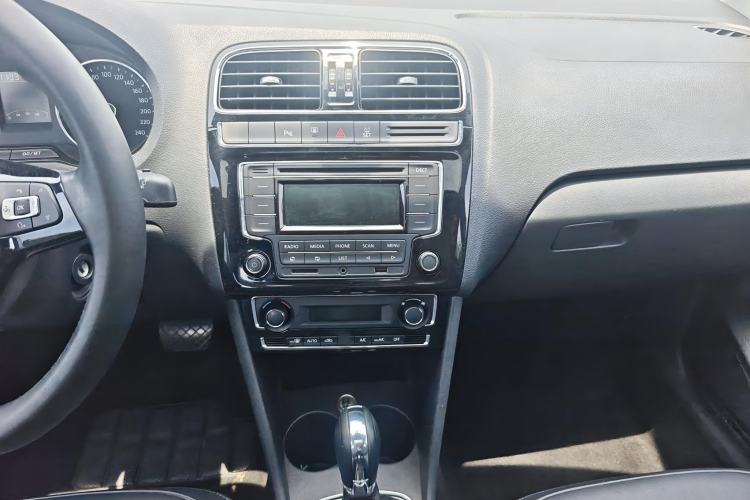 Used Volkswagen Polo 2014 1.6L Automatic Luxury Edition Audio And AC Panel