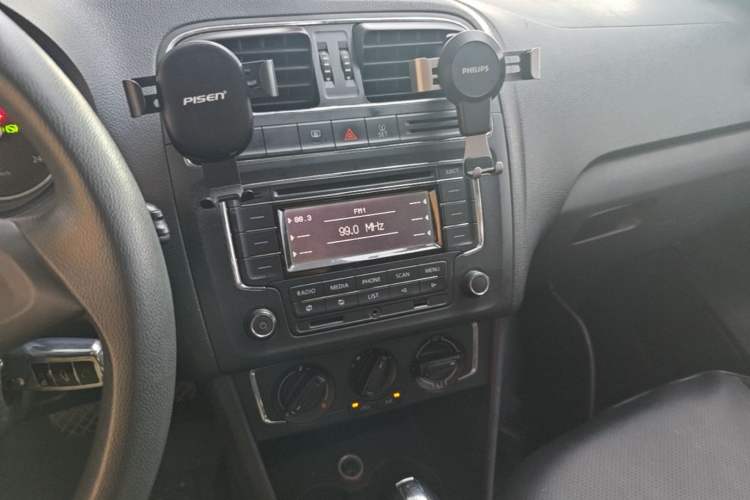 Used Volkswagen Polo 2014 1.6L Automatic Comfort Edition Audio And AC Panel