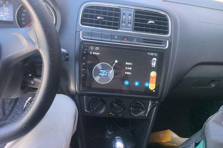 Used Volkswagen Polo 2014 1.4L Automatic Comfort Edition Audio And AC Panel