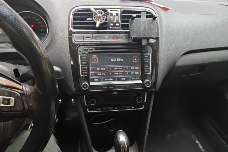 Used Volkswagen Polo 2014 1.6L Automatic Luxury Edition Audio And AC Panel