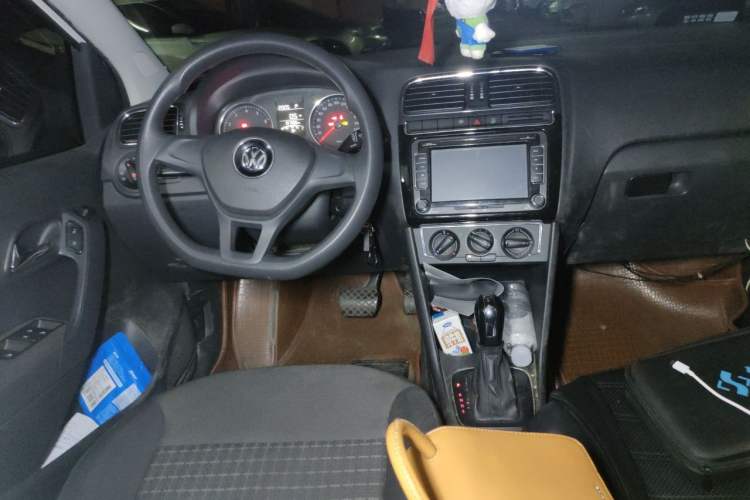 Used Volkswagen Polo 2014 1.4L Automatic Comfort Edition Audio And AC Panel