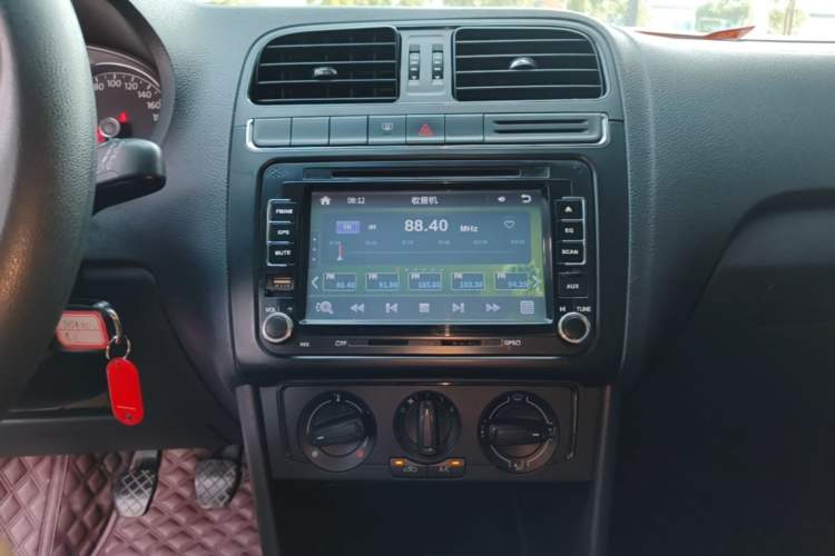 Used Volkswagen Polo 2014 1.4L Manual Fashion Edition Audio And AC Panel