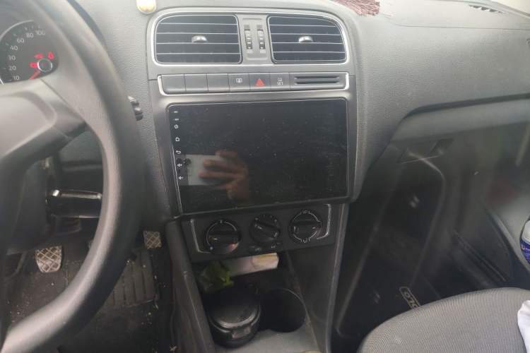Used Volkswagen Polo 2014 1.4L Manual Comfort Edition Audio And AC Panel
