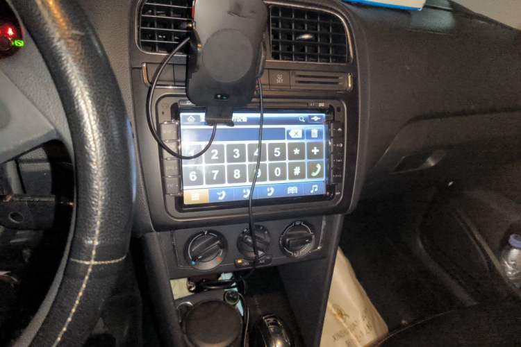 Used Volkswagen Polo 2014 1.6L Automatic Comfort Edition Audio And AC Panel