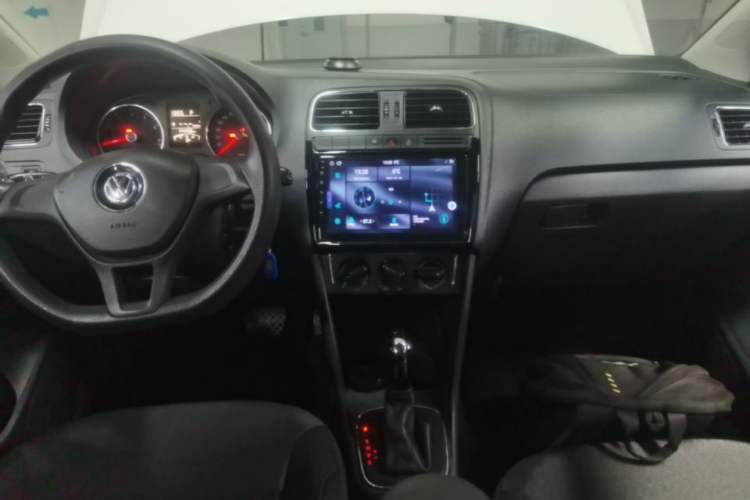 Used Volkswagen Polo 2014 1.6L Automatic Comfort Edition Audio And AC Panel