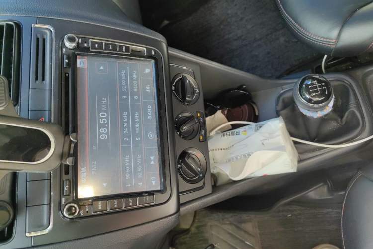 Used Volkswagen Polo 2014 1.4L Manual Fashion Edition Audio And AC Panel