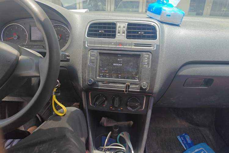 Used Volkswagen Polo 2014 1.6L Manual Comfort Edition Audio And AC Panel