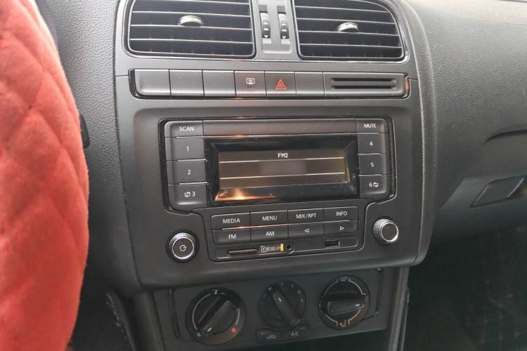 Used Volkswagen Polo 2014 1.4L Manual Fashion Edition Audio And AC Panel