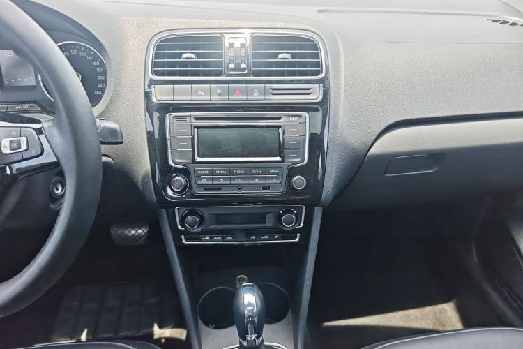 Used Volkswagen Polo 2014 1.6L Automatic Luxury Edition Audio And AC Panel